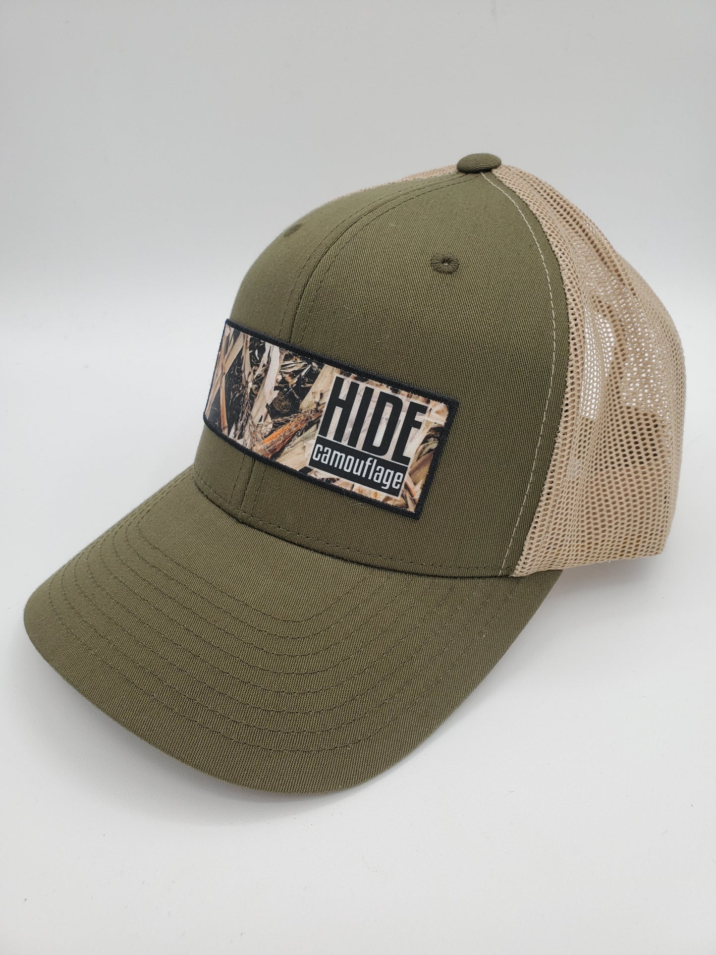 "Hide Camo Cornstalk" Design Trucker Hat (Khaki Mesh/ Moss Green Fabric)